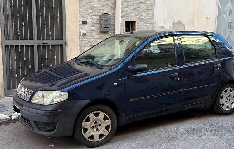 Blu Usata 2008 Fiat Punto Due volumi | 2000 € (Buon prezzo) - Immagine 1/4