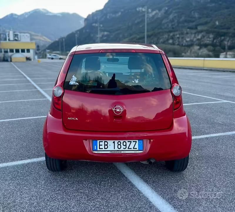 Usata Opel Agila Enjoy 86 CV (63 kW) 2010 Rosso Utilitaria