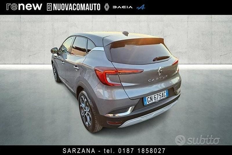 Usata Renault Captur Intens 101 CV (74 kW) 2023 Grigio SUV