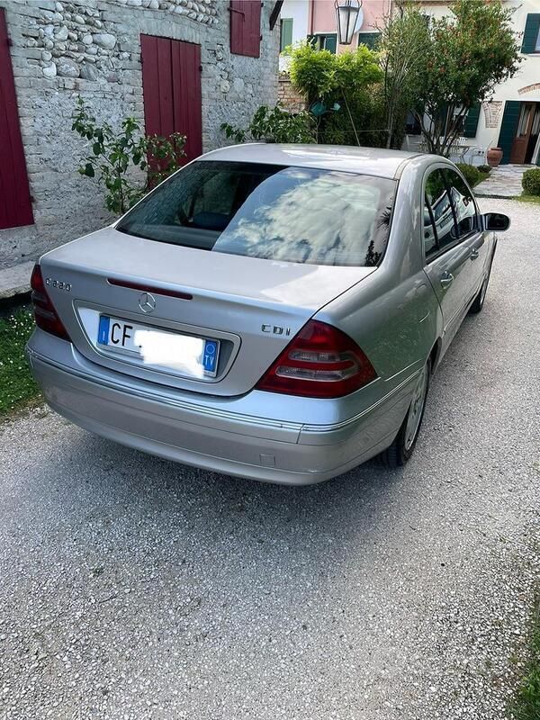 Usata Mercedes C220 143 CV (105 kW) 2003 Grigio Berlina