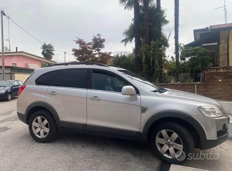 Usata Chevrolet Captiva 127 CV (93 kW) 2009 Grigio SUV