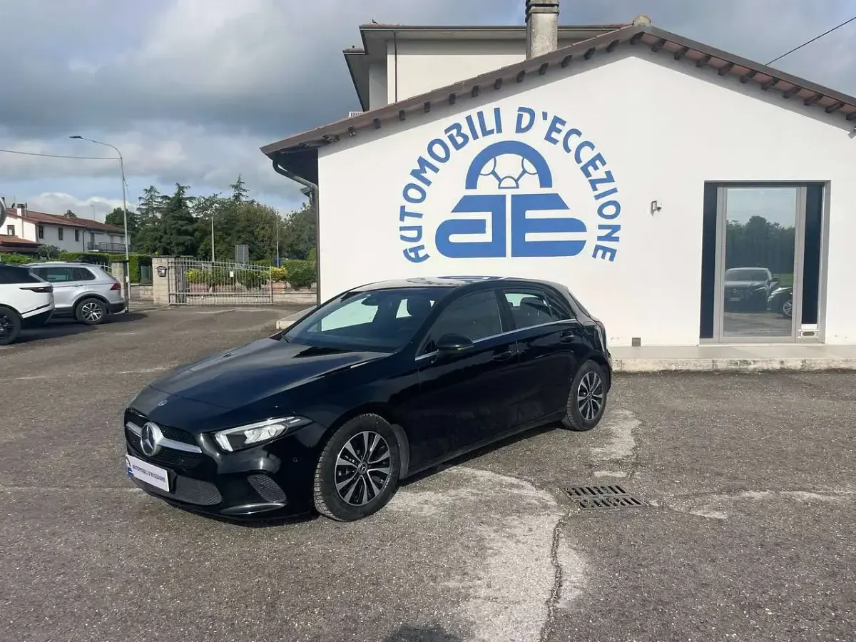 Usata Mercedes A180 116 CV (85 kW) 2021 Nero Berlina