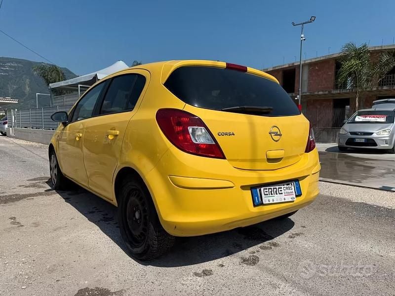 Usata Opel Corsa 85 CV (62 kW) 2010 Giallo Utilitaria