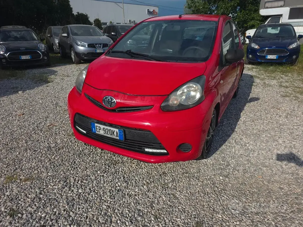 Usata Toyota Aygo Connect Style 68 CV (50 kW) 2013 Rosso Utilitaria