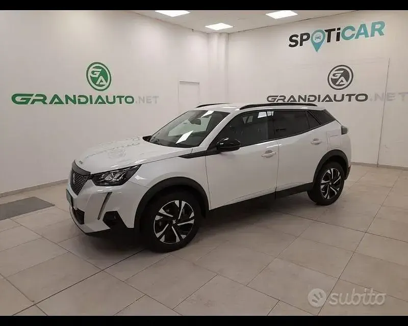 Usata Peugeot 2008 Allure 110 CV (80 kW) 2022 Bianco SUV