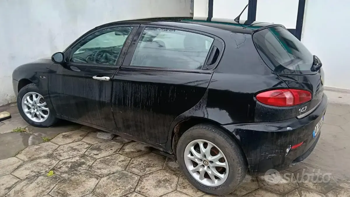 Usata Alfa Romeo 147 140 CV (102 kW) 2003 Nero Utilitaria