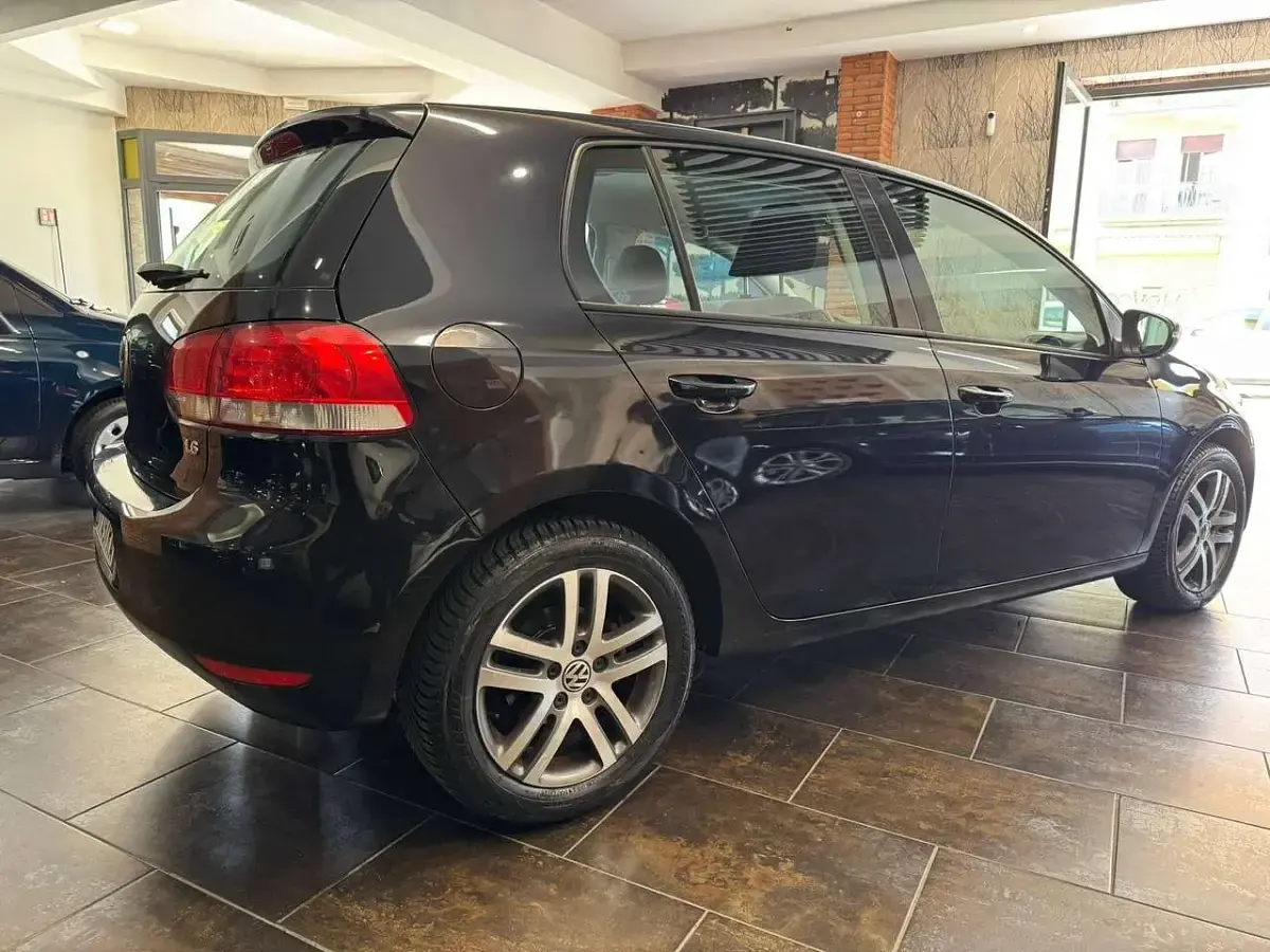 Usata VW Golf VI Comfortline 102 CV (75 kW) 2009 Nero Utilitaria