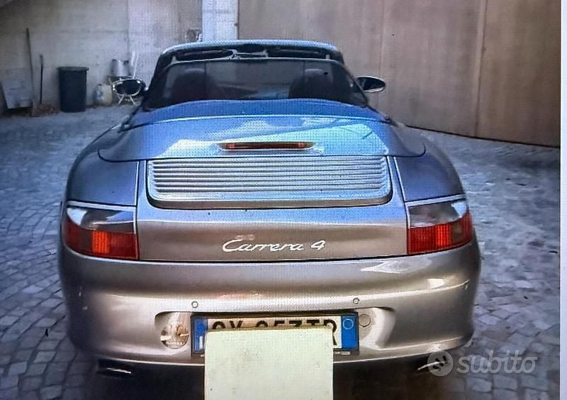 Usata Porsche 911 320 CV (235 kW) 2005 Grigio Cabrio