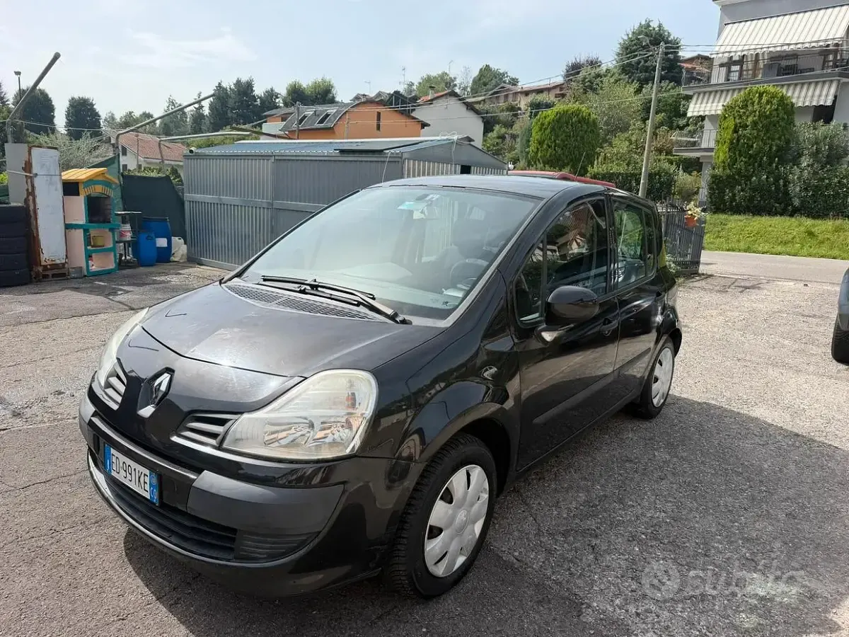 Usata Renault Modus 75 CV (55 kW) 2010 Nero Monovolume