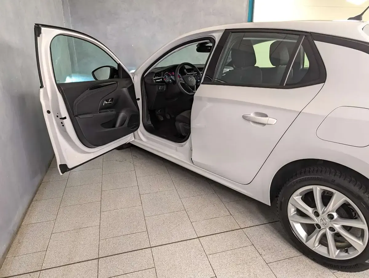 Usata Opel Corsa Elegance 101 CV (74 kW) 2023 Bianco Berlina