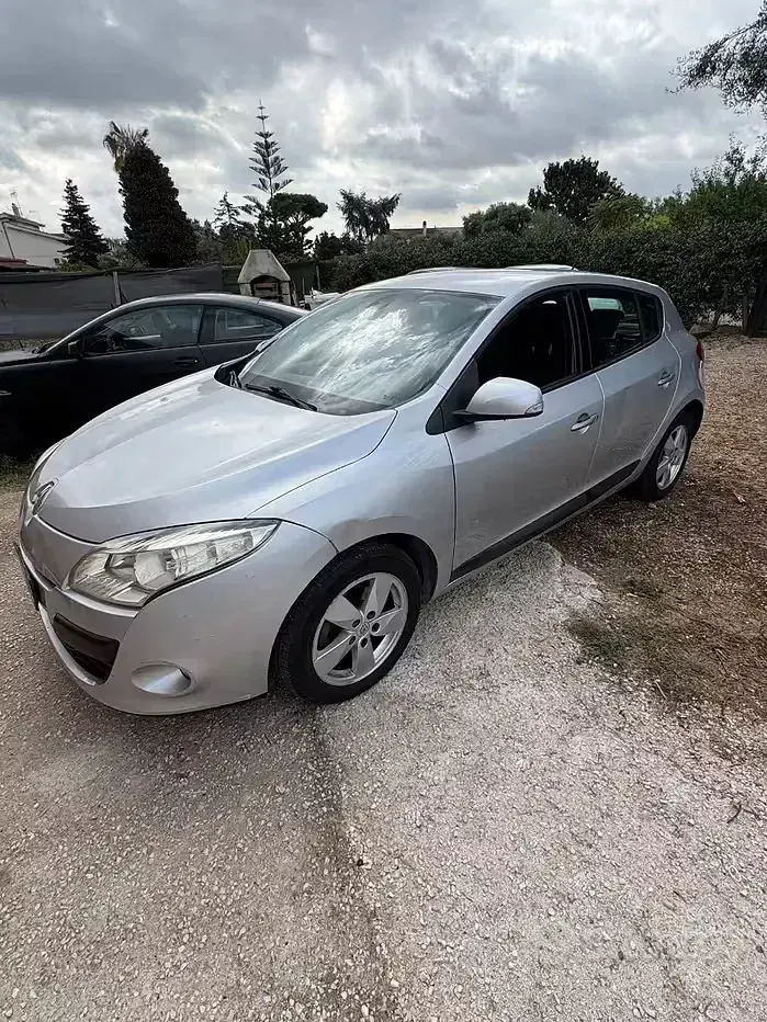 Usata Renault Mégane III 110 CV (80 kW) 2010 Grigio Berlina