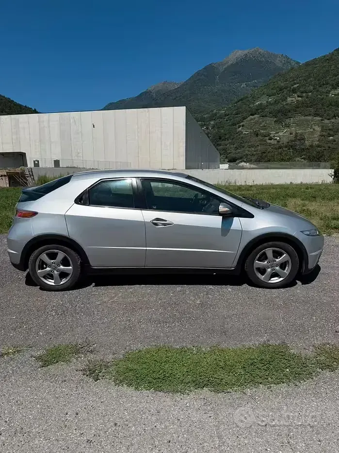 Usata Honda Civic 83 CV (61 kW) 2007 Grigio Berlina