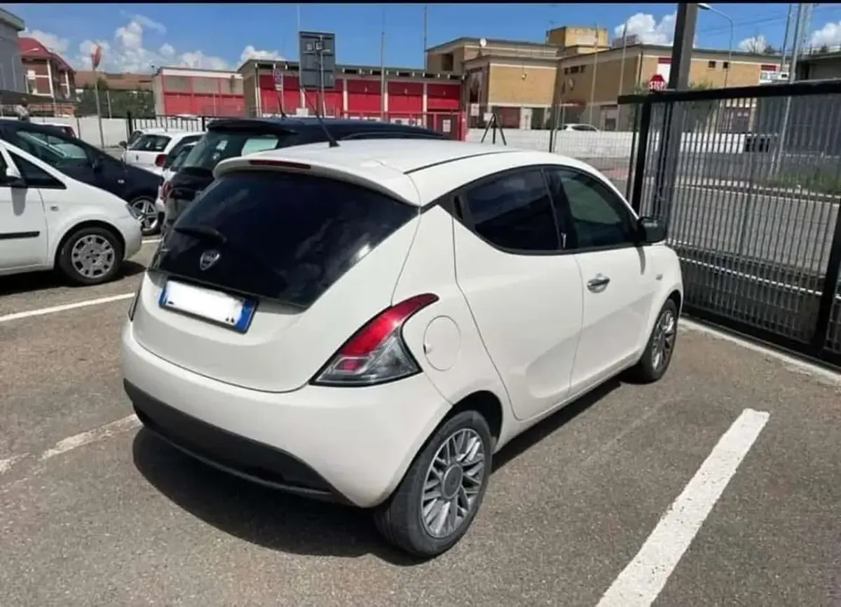 Usata Lancia Ypsilon Silver 95 CV (69 kW) 2012 Other Utilitaria