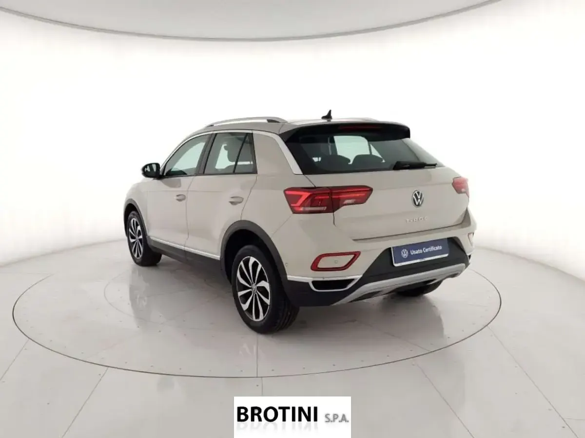 Usata VW T-Roc Style 150 CV (110 kW) 2023 Grigio metallizzato SUV