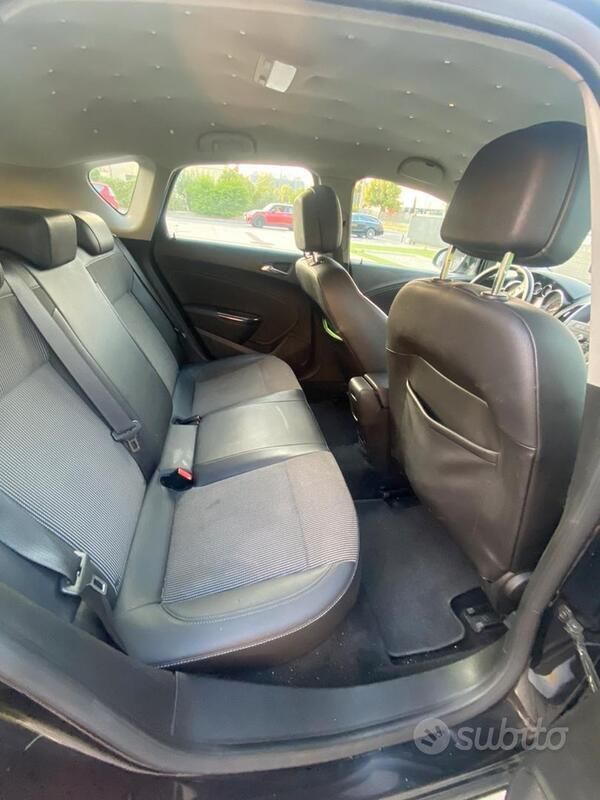 Usata Opel Astra 60 CV (44 kW) 2010 Nero Berlina