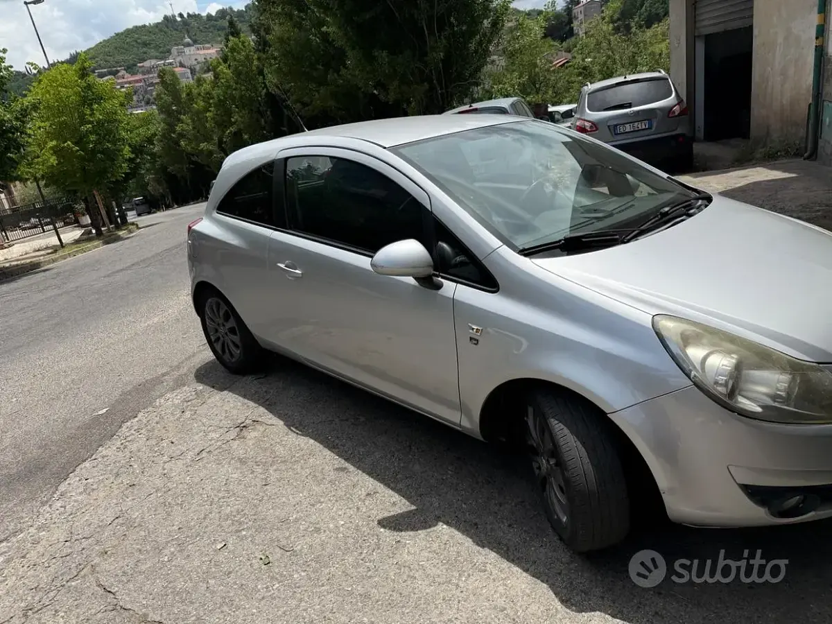 Usata Opel Corsa 75 CV (55 kW) 2010 Grigio Utilitaria