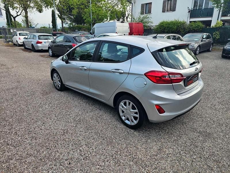 Usado Ford Fiesta 86 HP (63 kW) 2019 Prateado Citadino