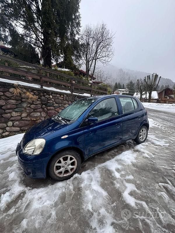 Usata Toyota Yaris 2005 Blu Berlina