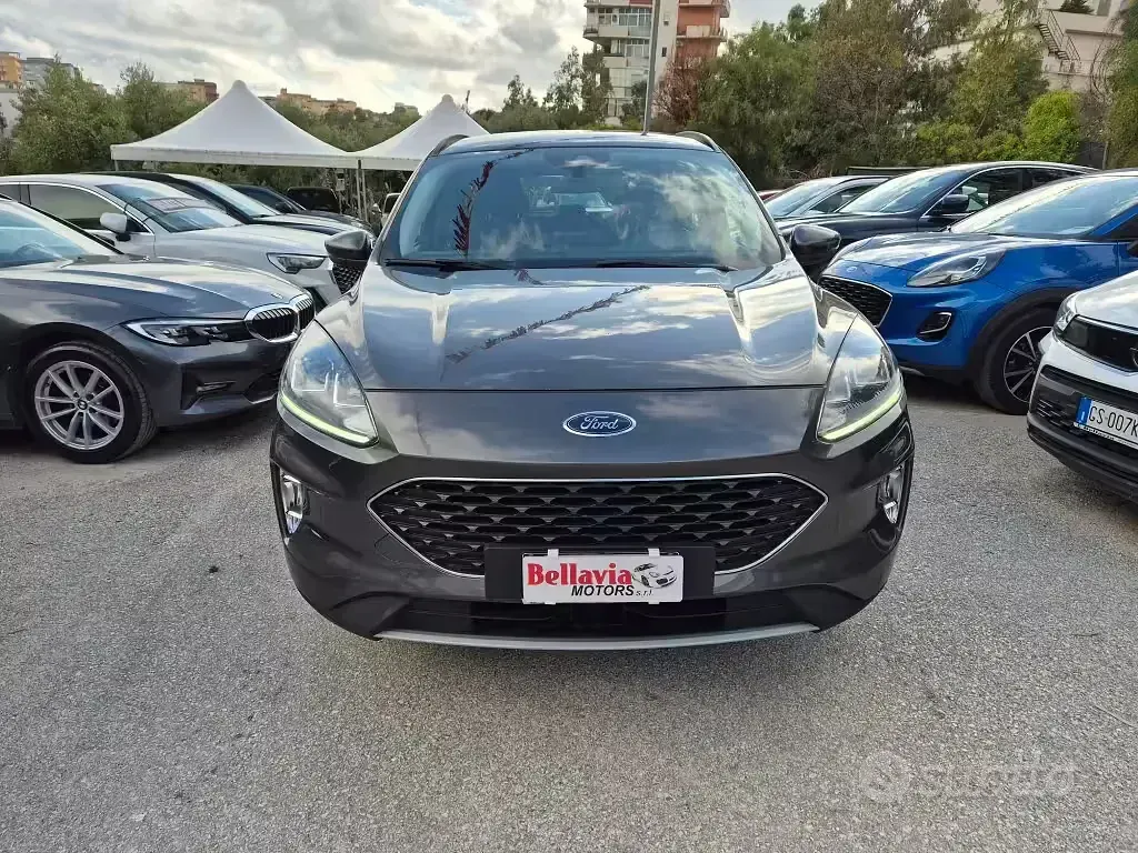 Usata Ford Kuga 120 CV (88 kW) 2022 Grigio SUV