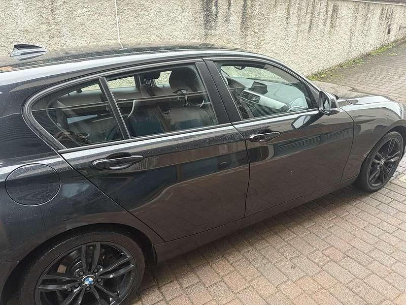 Usado BMW 118 150 CV (110 kW) 2019 Negro Utilitario