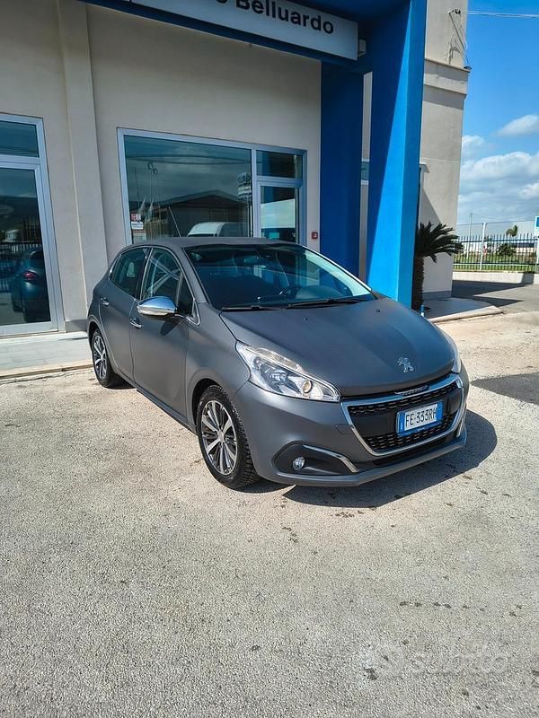Usata Peugeot 208 Allure 74 CV (54 kW) 2016 Grigio Utilitaria