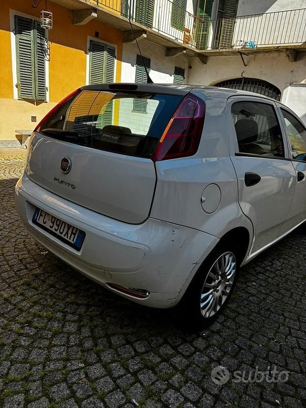 Usata Fiat Punto 69 CV (50 kW) 2016 Bianco Utilitaria