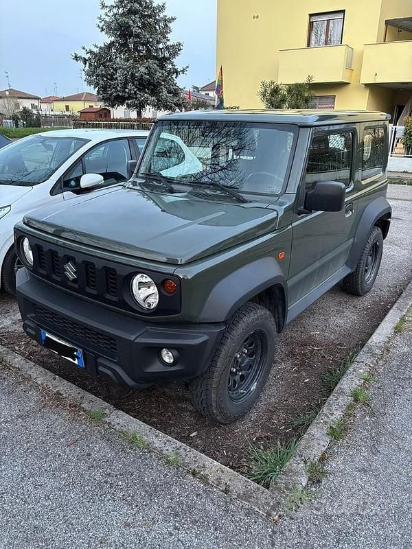 Usata Suzuki Jimny 102 CV (75 kW) 2022 Verde SUV