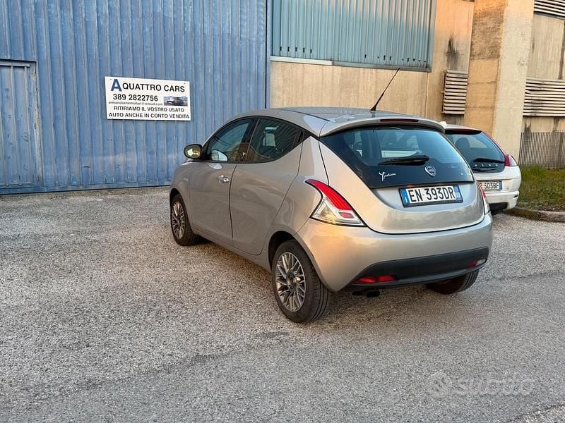 Usata Lancia Ypsilon 69 CV (50 kW) 2012 Grigio Utilitaria