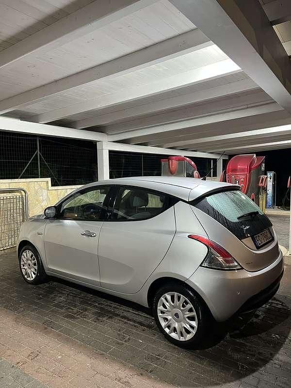 Usado Lancia Ypsilon Silver 69 HP (50 kW) 2012 Citadino