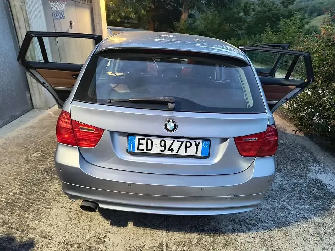 Usata BMW 320 184 CV (135 kW) 2010 Blu/azzurro Station wagon