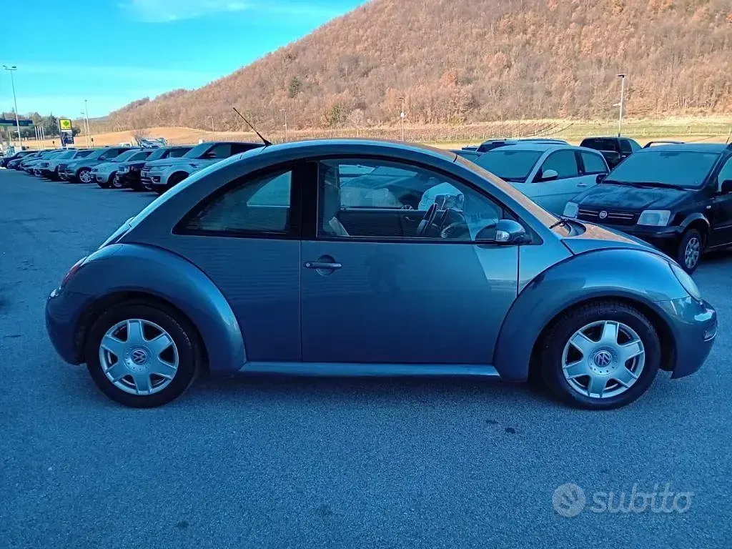 Usata VW New Beetle 105 CV (77 kW) 2005 Grigio Utilitaria