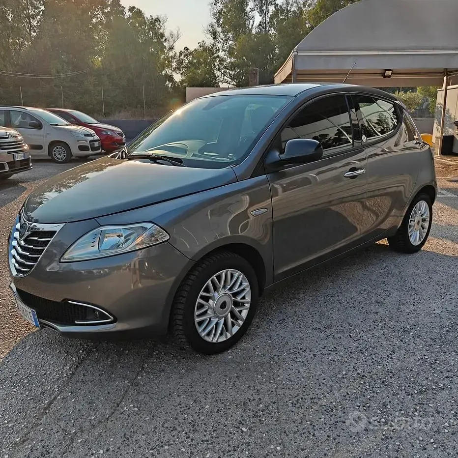 Usata Lancia Ypsilon Gold 69 CV (50 kW) 2014 Grigio Utilitaria
