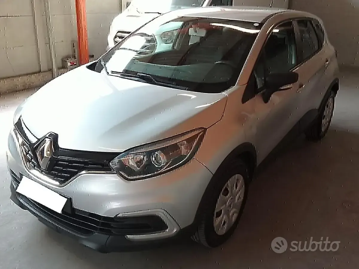 Usata Renault Captur Zen 90 CV (66 kW) 2018 Grigio SUV