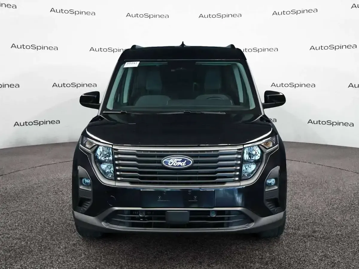 Usata Ford Tourneo Courier Titanium 125 CV (91 kW) 2025 Nero Monovolume