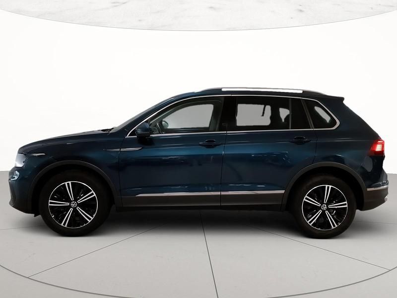 Usata VW Tiguan Elegance 150 CV (110 kW) 2023 Nightshade blue metallizzato SUV