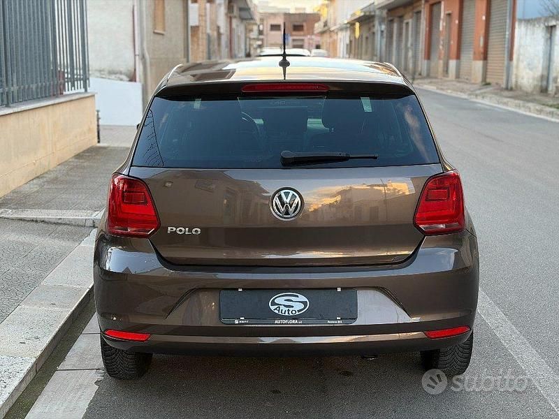 Usata VW Polo Trendline 60 CV (44 kW) 2015 Marrone Berlina