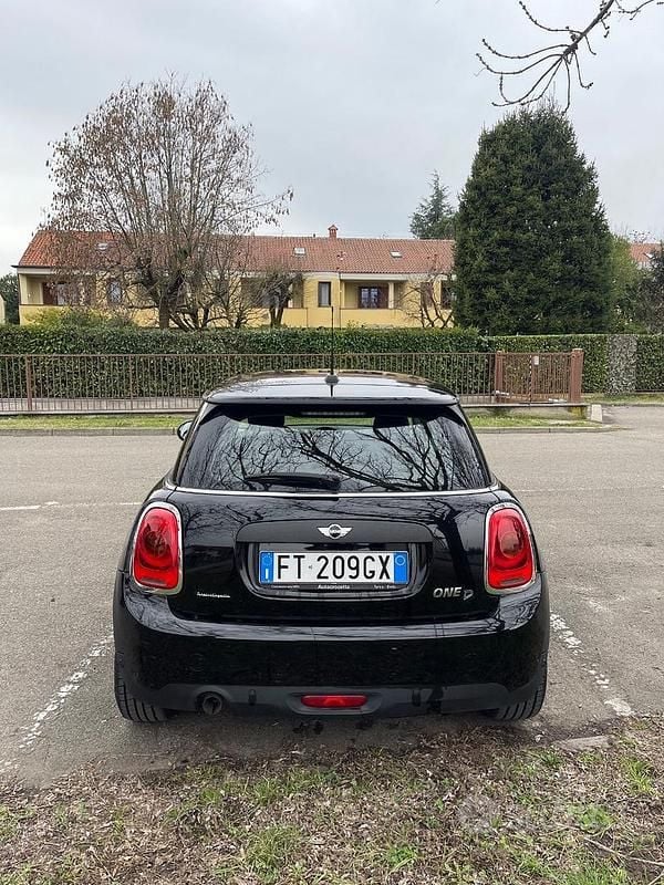 Usata Mini One D 102 CV (75 kW) 2018 Nero Utilitaria