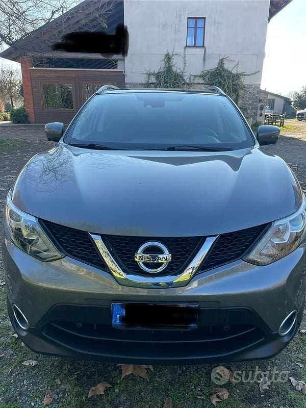Grigio Usata 2016 Nissan Qashqai N-Connecta SUV | 9750 € (Super prezzo) - Immagine 1/4