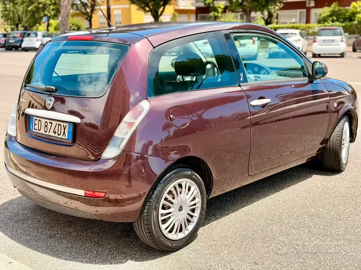 Usata Lancia Ypsilon 60 CV (44 kW) 2010 Nero Utilitaria