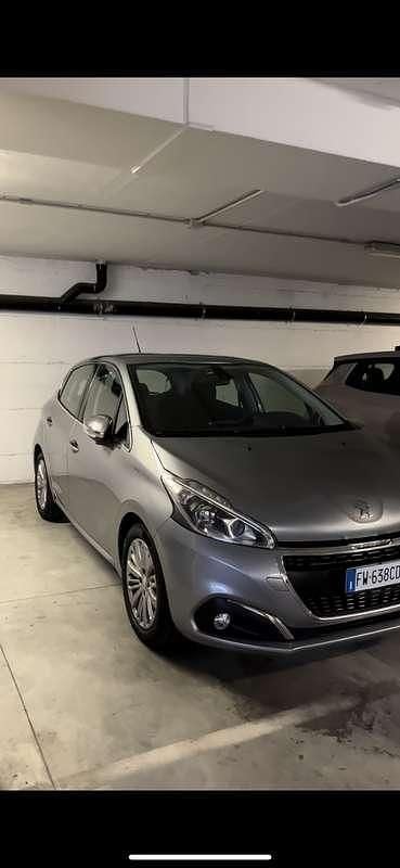 Begagnad Peugeot 208 Active 83 HK (61 kW) 2019 Silver Halvkombi