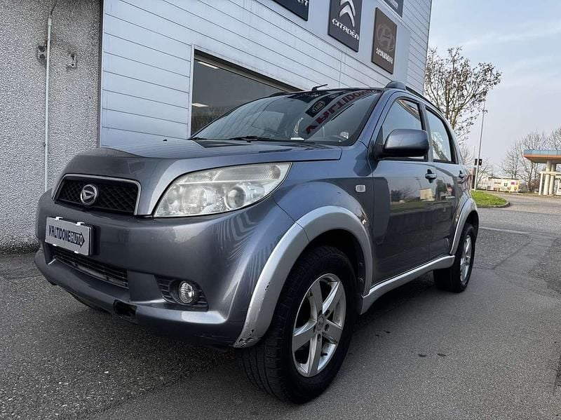 Usata Daihatsu Terios 105 CV (77 kW) 2007 Grigio metallizzato SUV