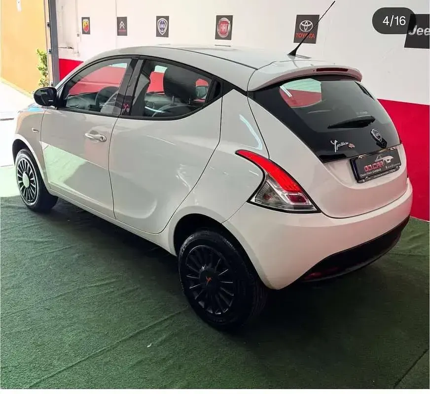 Usata Lancia Ypsilon Gold 86 CV (63 kW) 2015 Utilitaria