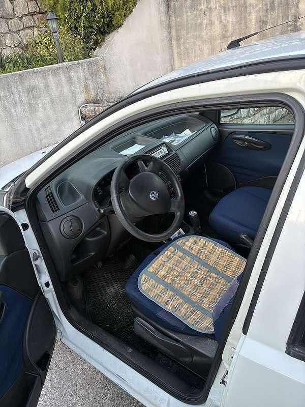 Usata Fiat Punto 86 CV (63 kW) 2004 Utilitaria