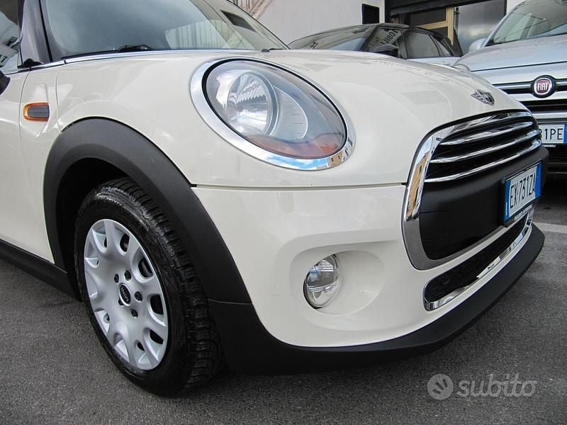 Usata Mini Cooper D 116 CV (85 kW) 2014 Beige Utilitaria