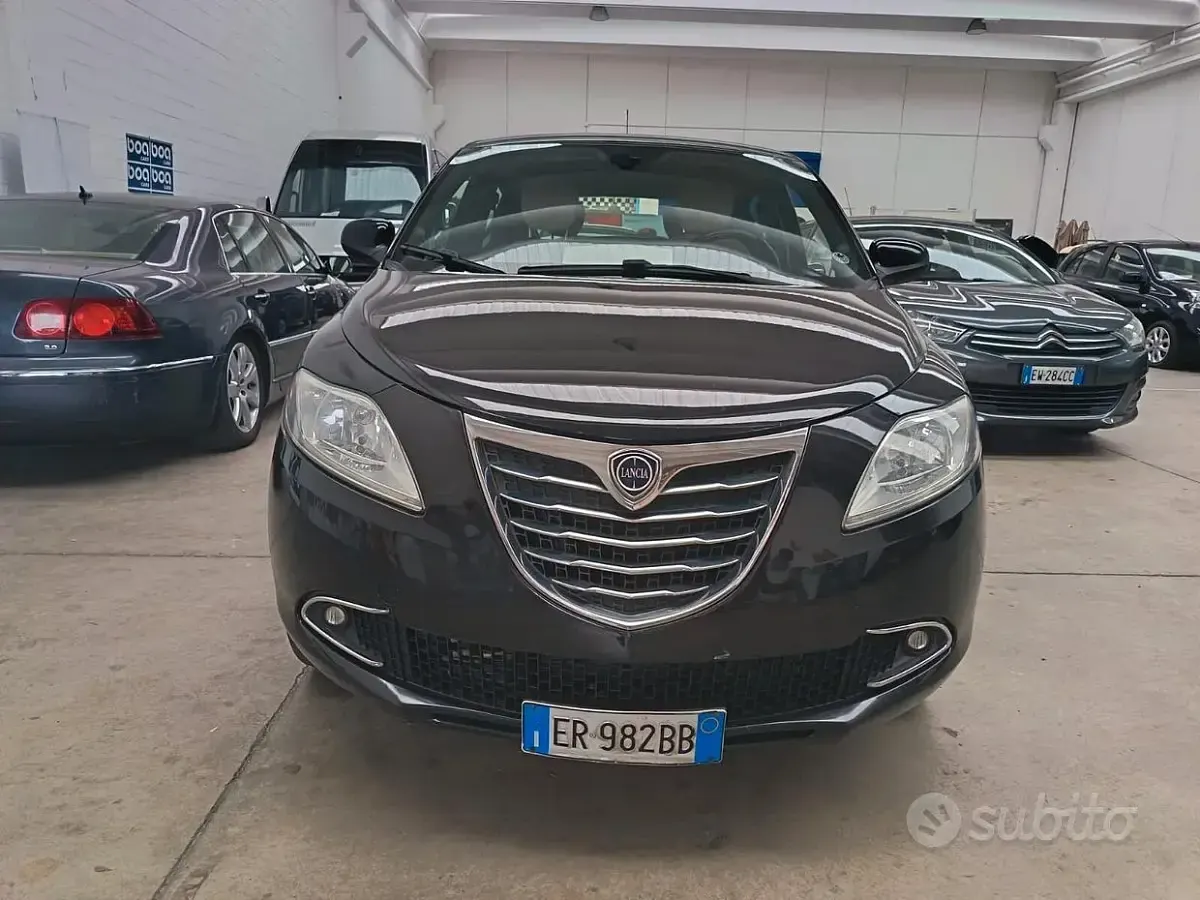 Usata Lancia Ypsilon 85 CV (62 kW) 2013 Nero Utilitaria