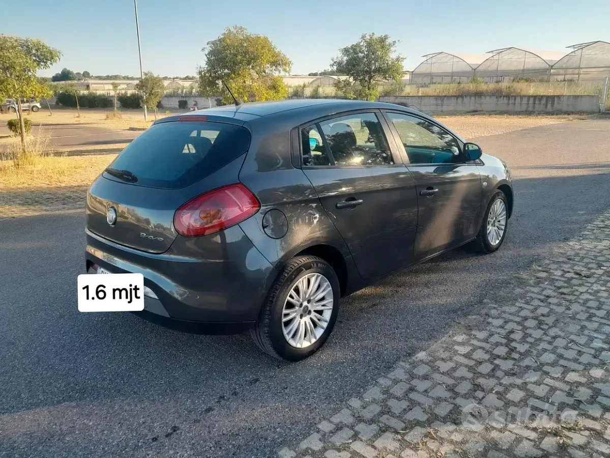 Usata Fiat Bravo 105 CV (77 kW) 2009 Marrone Utilitaria