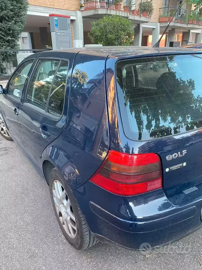 Usata VW Golf IV 105 CV (77 kW) 2002 Bluazzurro Berlina