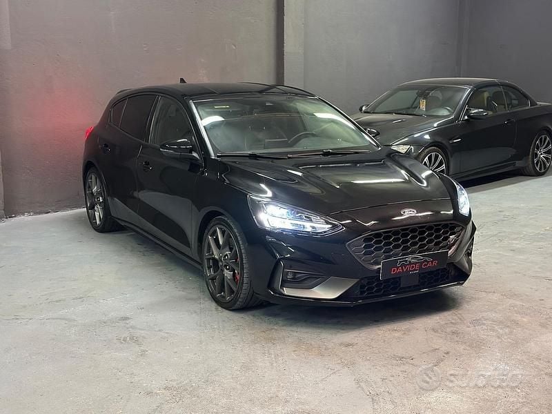 Nero Usata 2019 Ford Focus ST Tre volumi | 23.900 € (Buon prezzo) - Immagine 1/4