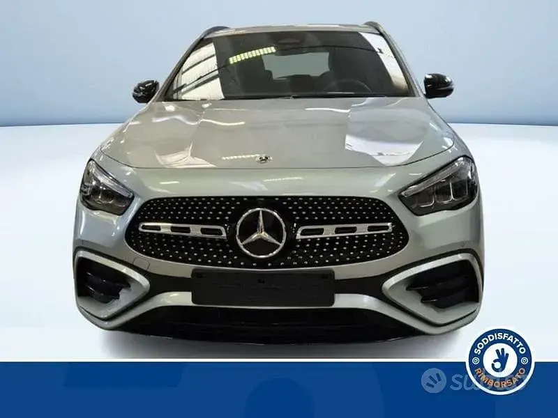 Usata Mercedes GLA200 AMG line 150 CV (110 kW) 2025 Grigio SUV