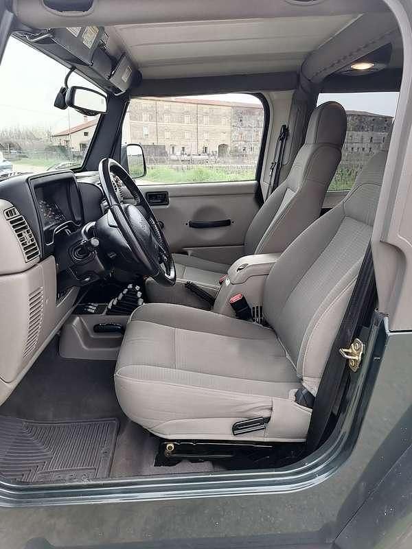 Usata Jeep Wrangler Sport 177 CV (130 kW) 2003 Verde SUV